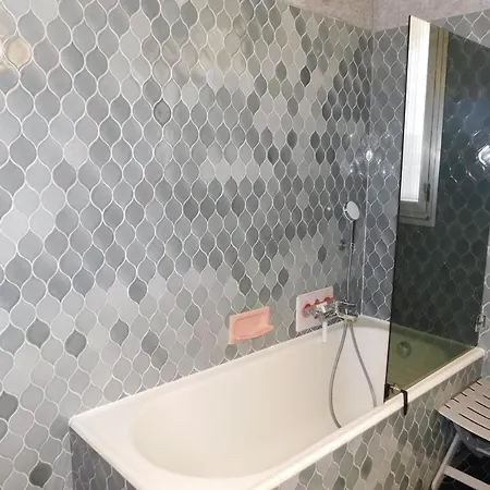 Apartment Superb T4 'port Aubernon' With Sea View Air Conditioningparking And Pool Antibes
